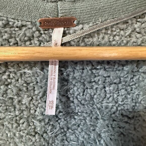 Free People Icing V-Neck Pullover Fuzzy Sweater Size XS in Spring Dust - Picture 6 of 10